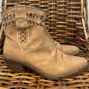 Blowfish Malibu Sygns Ankle Boots in Cashew Prospector Gold
Metallic-Size 11